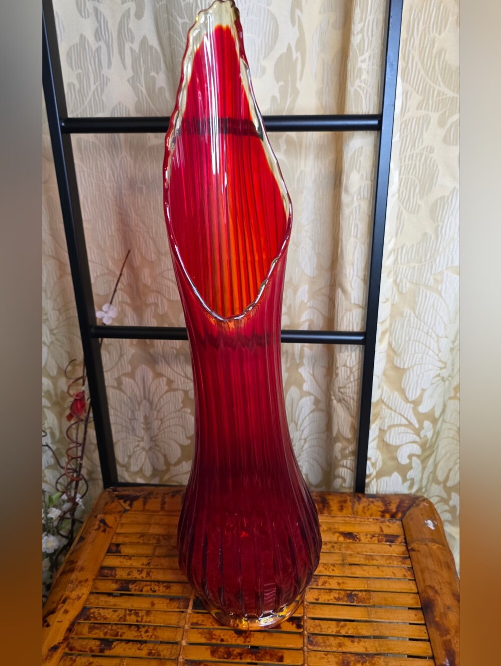 Vintage L.E. Smith Flame Ruby Red & Embetina Ribbed Swung Vase Sz 24"
